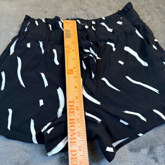 LOFT Black White Brushstroke Paperbag Waist Tie Front Shorts Womens XS - Picture 10 of 11